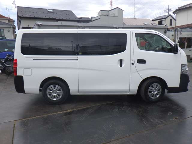 Nissan NV350 Caravan — фото 7