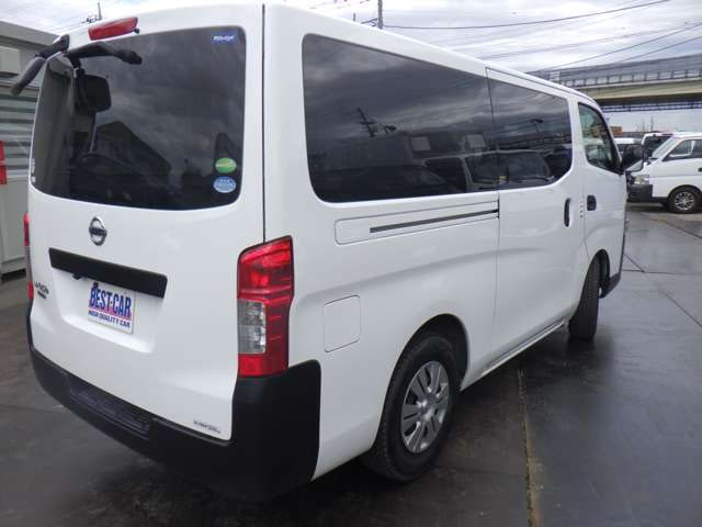 Nissan NV350 Caravan — фото 8