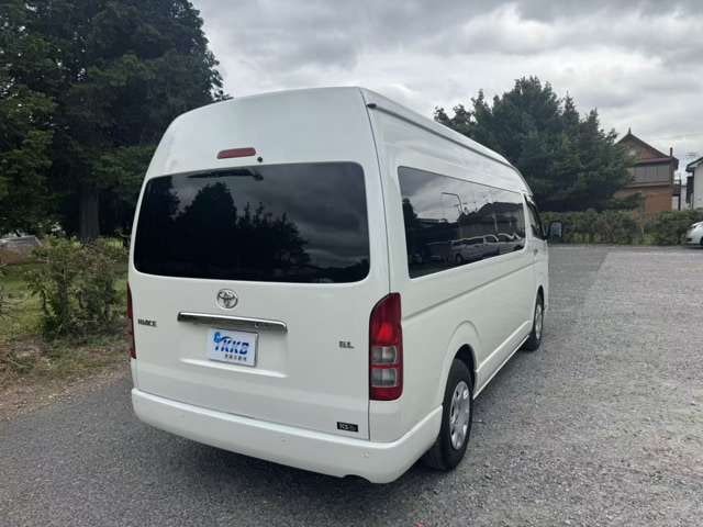 Toyota Hiace Commuter — фото 7
