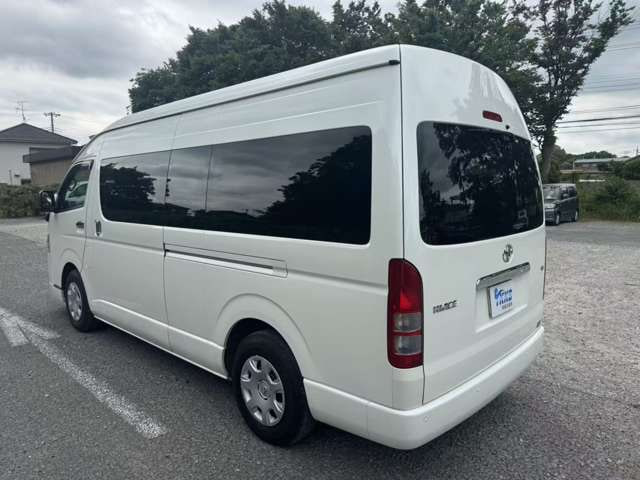 Toyota Hiace Commuter — фото 8
