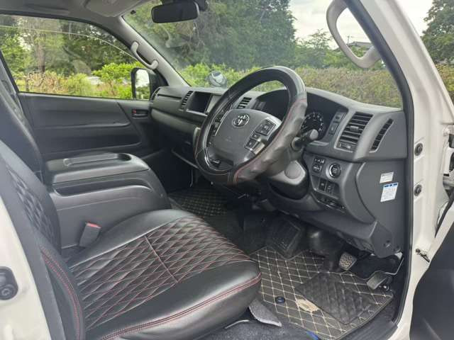 Toyota Hiace Commuter — фото 10