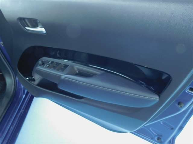 Toyota Aqua — фото 10