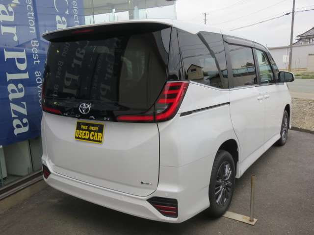 Toyota Noah — фото 5