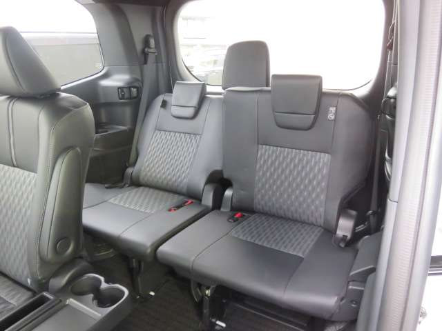 Toyota Noah — фото 9