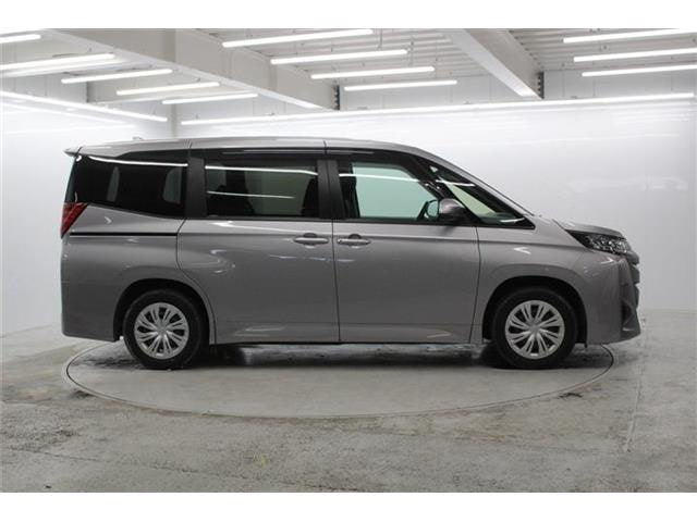Toyota Noah — фото 4