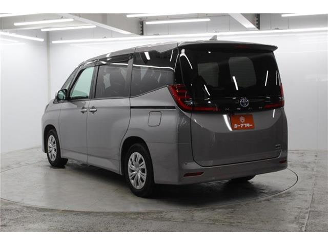 Toyota Noah — фото 7