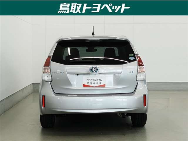 Toyota Prius Alpha — фото 5