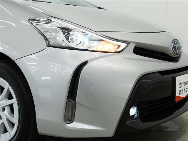 Toyota Prius Alpha — фото 9