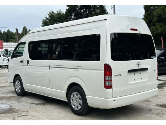 Toyota Hiace Commuter — фото 6