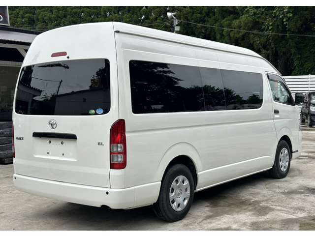 Toyota Hiace Commuter — фото 7