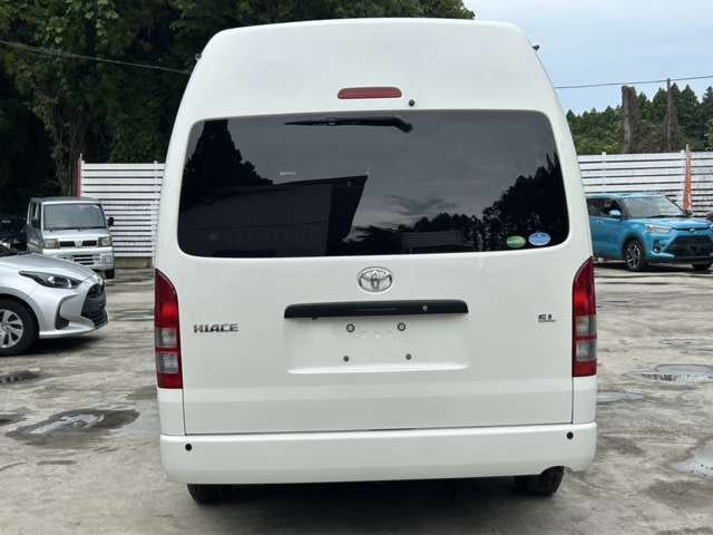 Toyota Hiace Commuter — фото 8