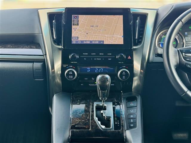 Toyota Alphard — фото 3