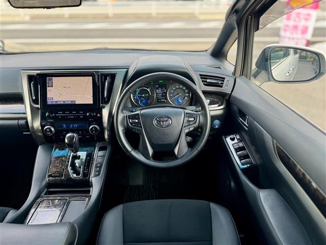 Toyota Alphard — фото 4