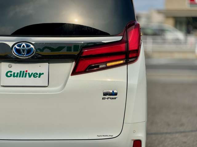 Toyota Alphard — фото 10