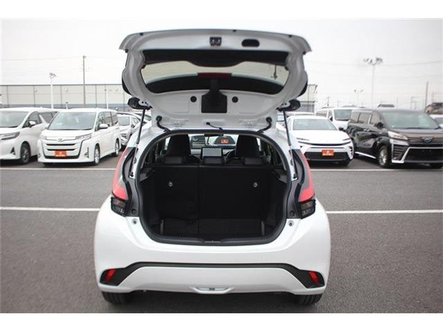 Toyota Aqua — фото 10