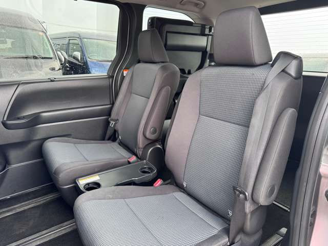 Toyota Noah — фото 10