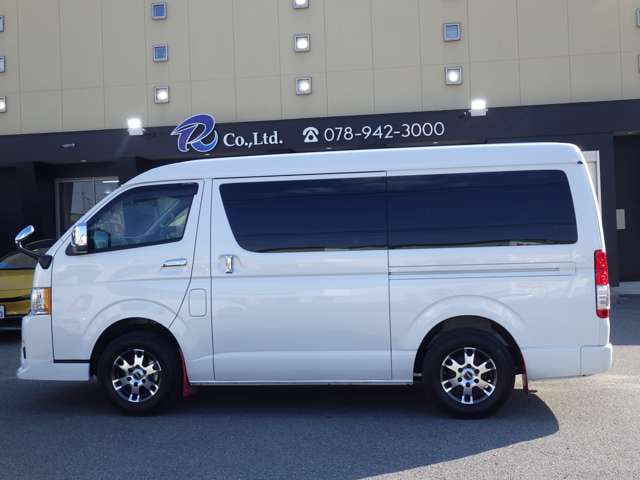 Toyota Hiace — фото 3