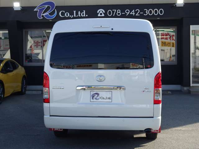 Toyota Hiace — фото 5