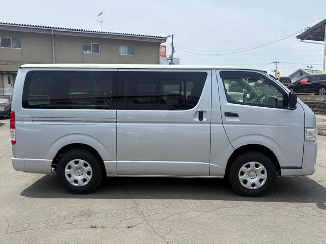 Toyota Hiace VAN — фото 4