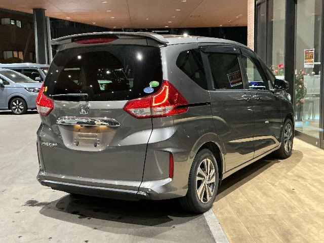 Honda Freed Plus — фото 5
