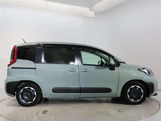 Toyota Sienta — фото 3