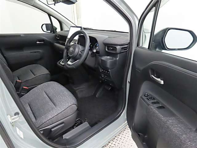 Toyota Sienta — фото 6