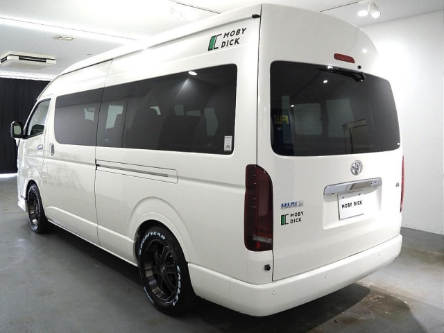 Toyota Hiace Commuter — фото 6