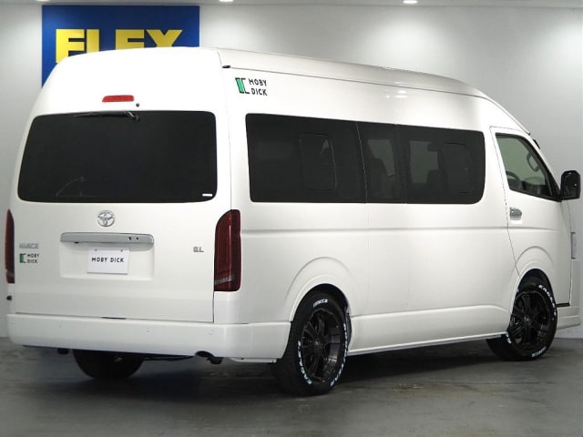 Toyota Hiace Commuter — фото 7