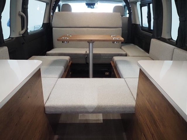 Toyota Hiace Commuter — фото 9