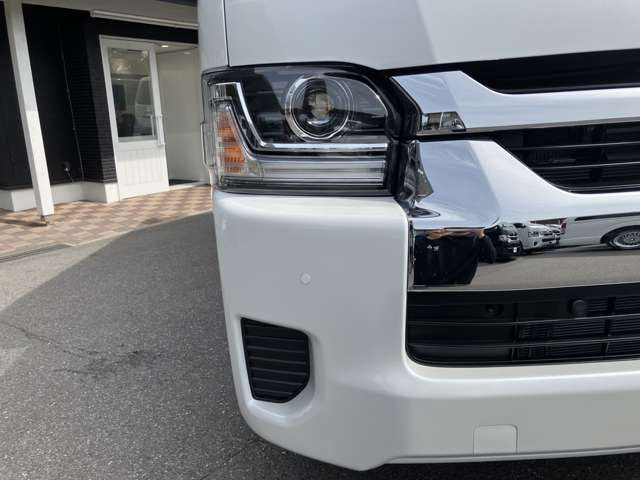 Toyota Hiace — фото 2