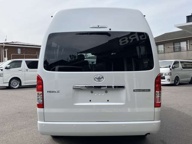 Toyota Hiace — фото 6