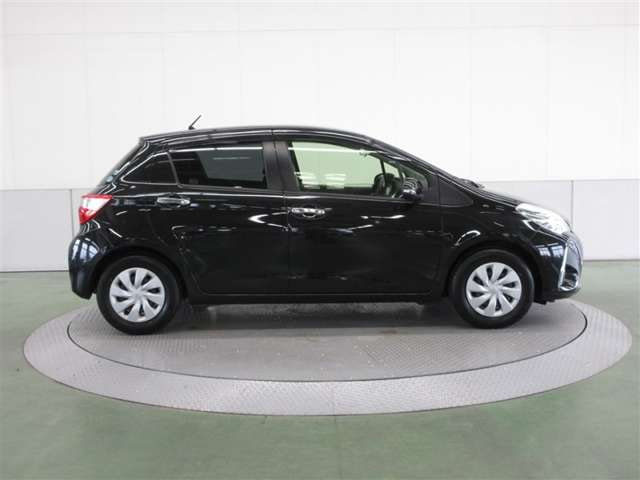 Toyota Vitz — фото 4