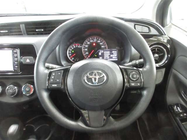 Toyota Vitz — фото 7