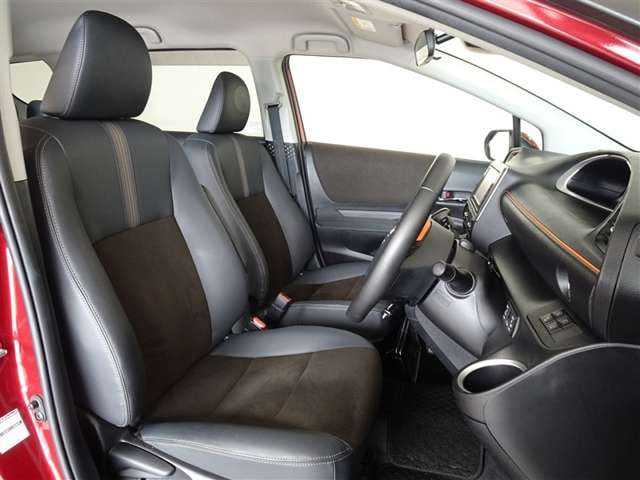 Toyota Sienta — фото 4