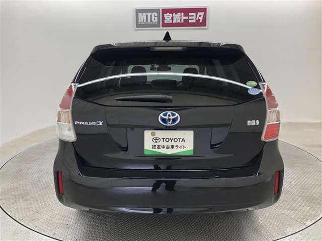 Toyota Prius Alpha — фото 7
