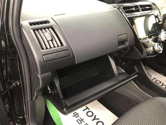 Toyota Prius Alpha — фото 8
