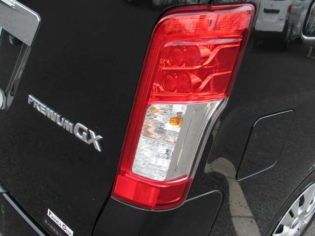 Nissan NV350 Caravan — фото 8