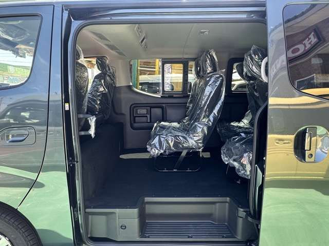 Nissan Caravan Wagon — фото 7