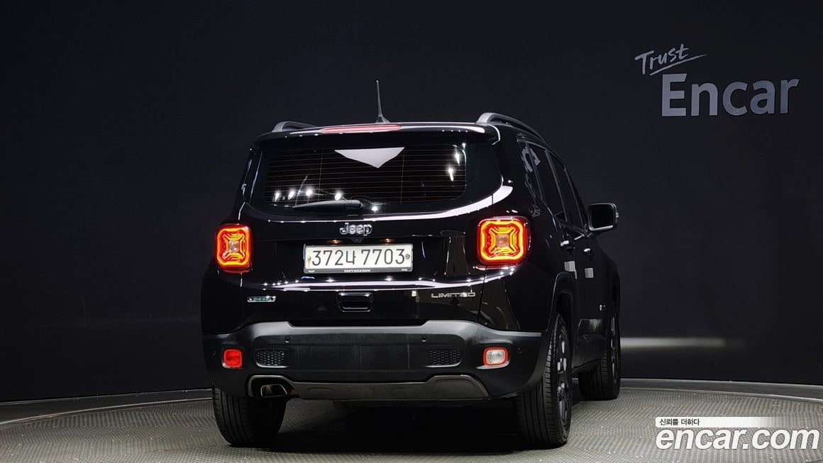 Jeep Renegade — фото 2