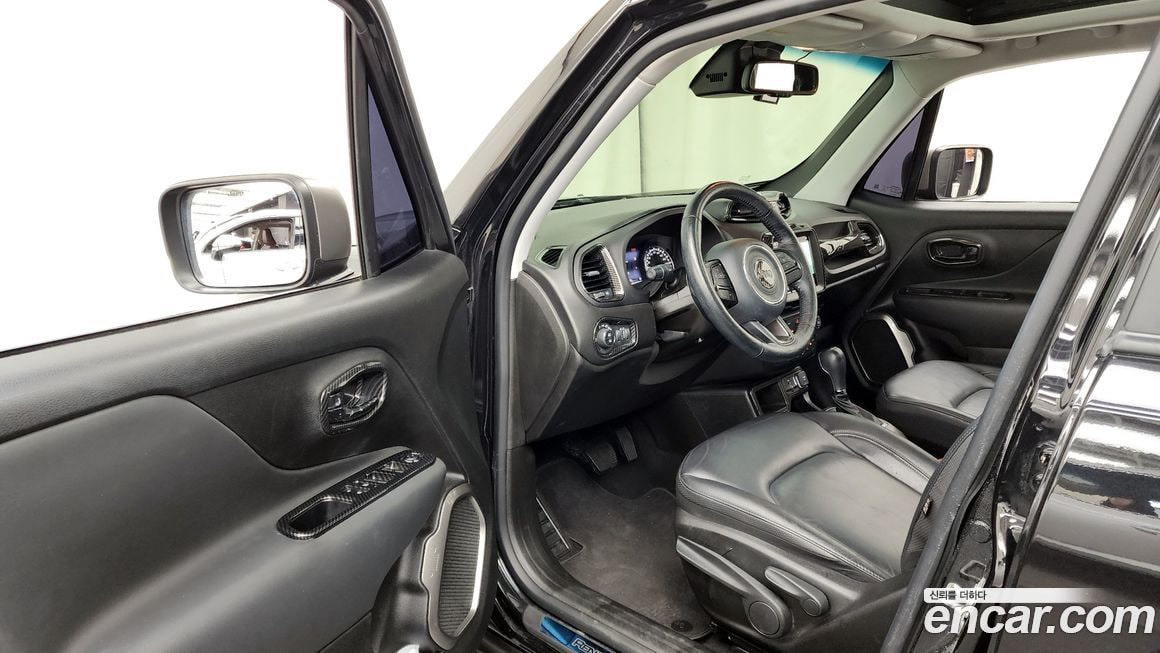 Jeep Renegade — фото 11