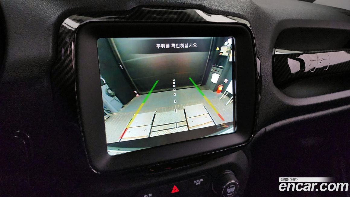 Jeep Renegade — фото 12