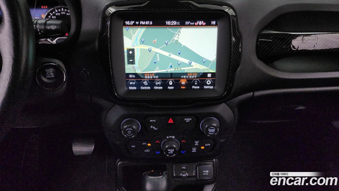 Jeep Renegade — фото 13