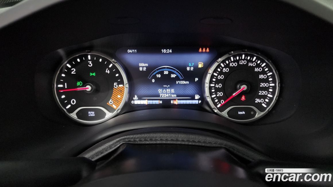 Jeep Renegade — фото 14