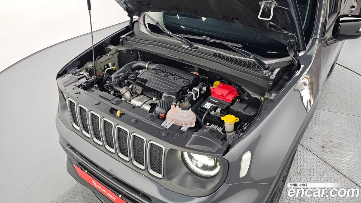 Jeep Renegade — фото 6