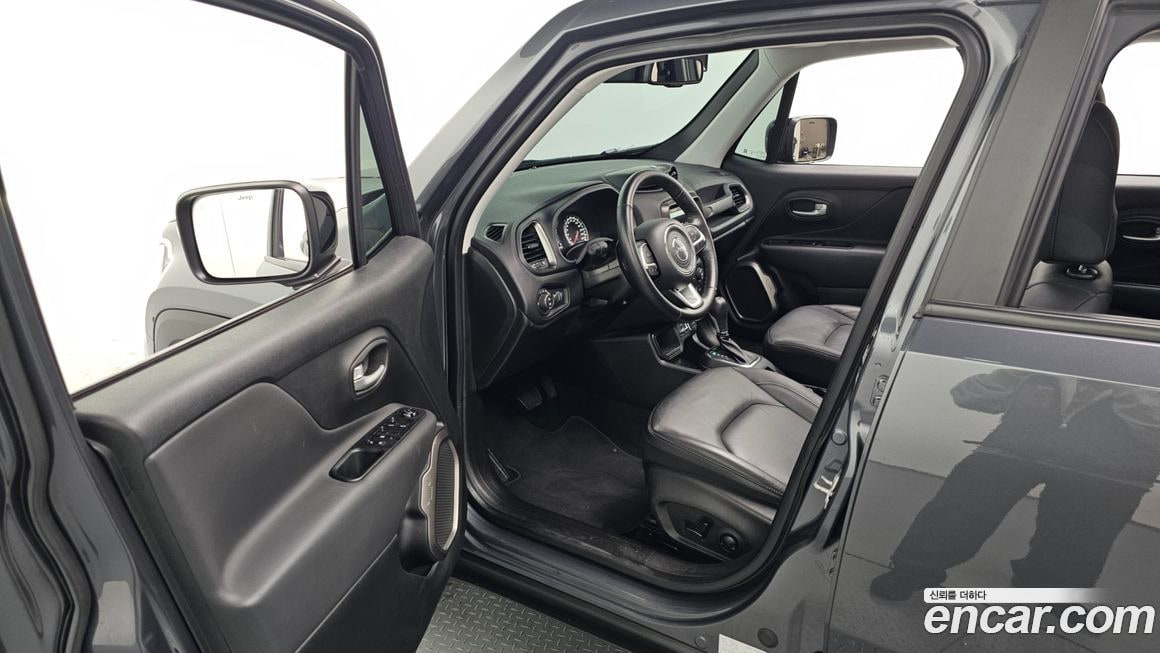 Jeep Renegade — фото 10