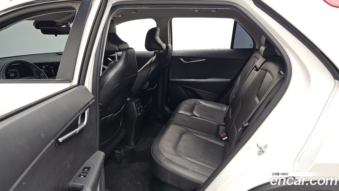 Kia Niro — фото 10