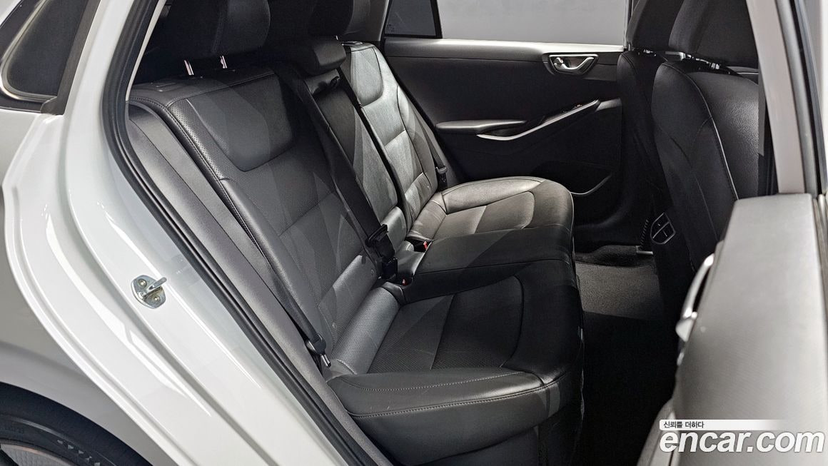 Hyundai Ioniq — фото 10