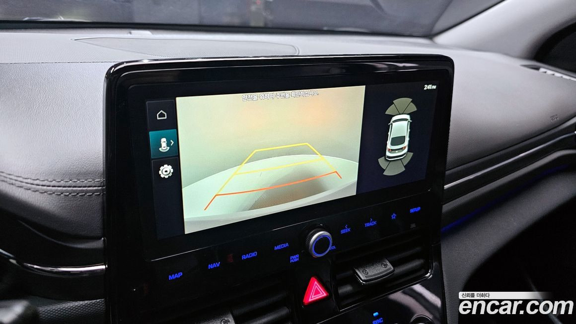 Hyundai Ioniq — фото 12
