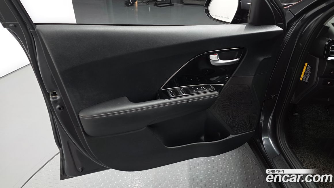 Kia Niro — фото 14