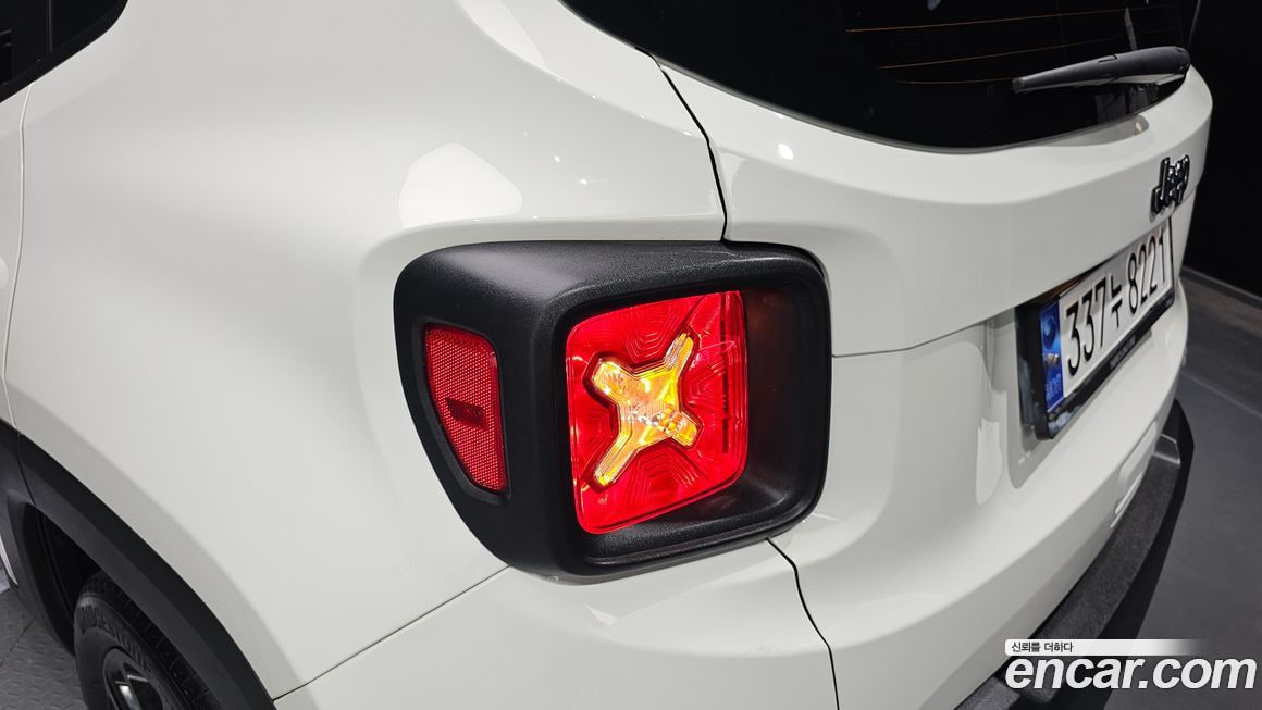 Jeep Renegade — фото 3